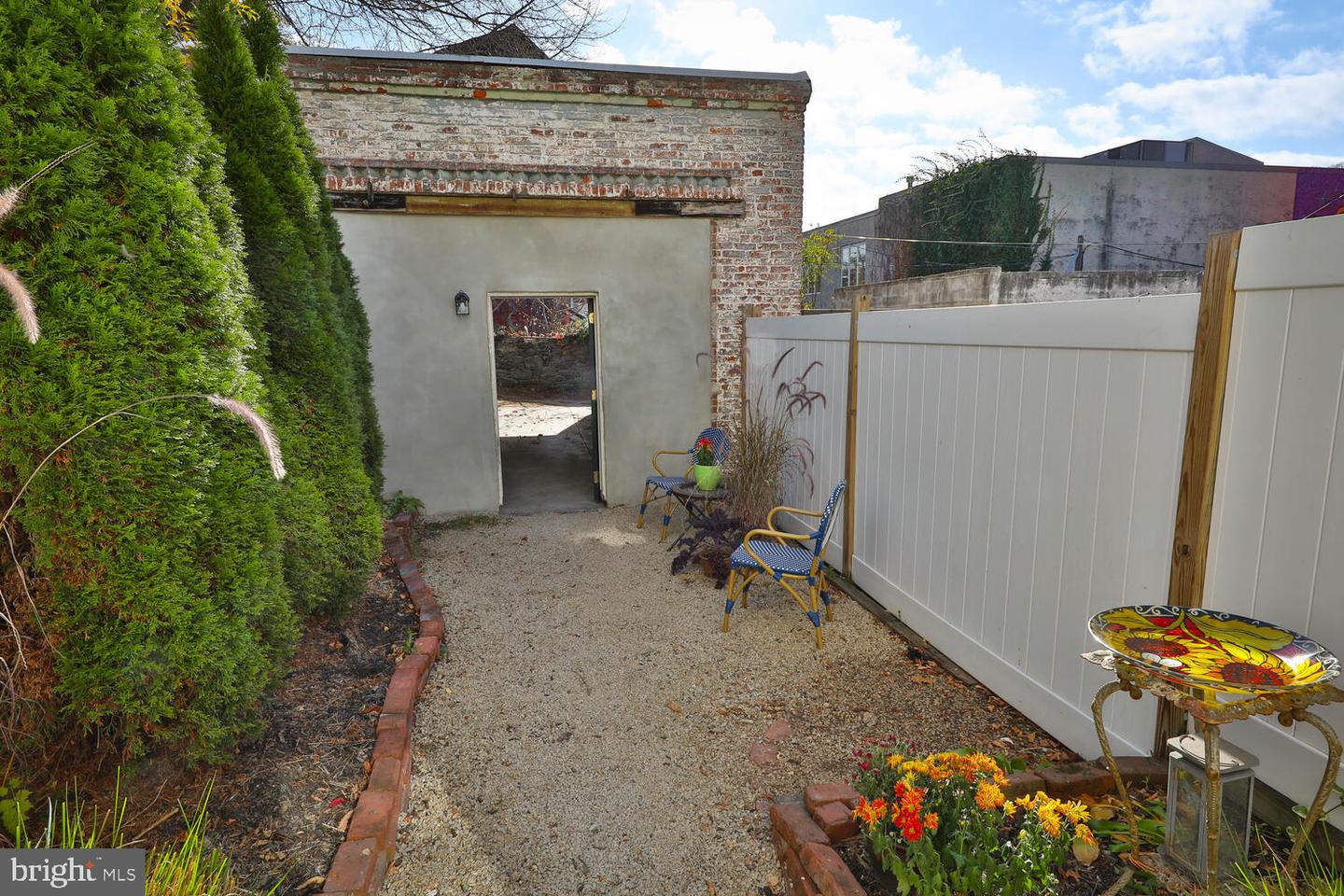 111 Pensdale St