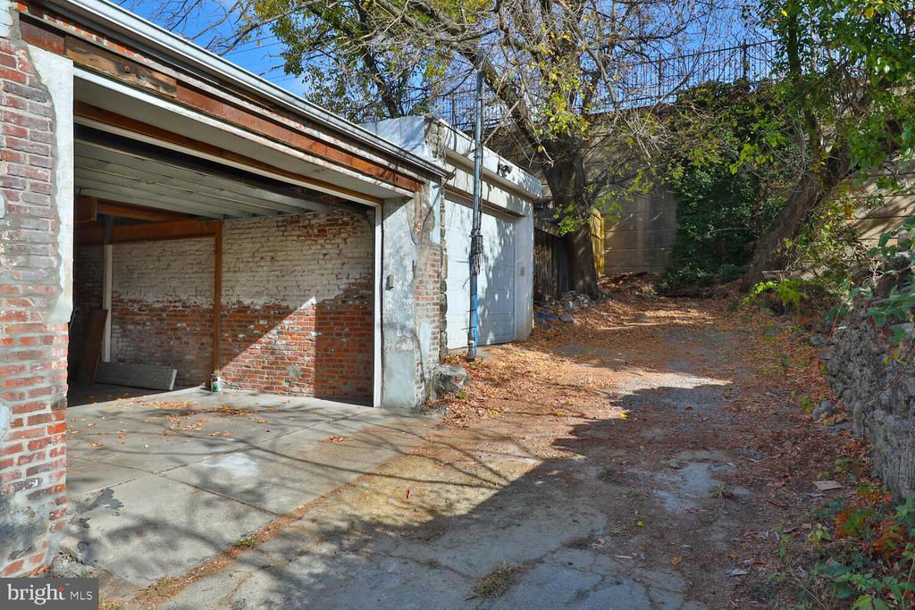 111 Pensdale St