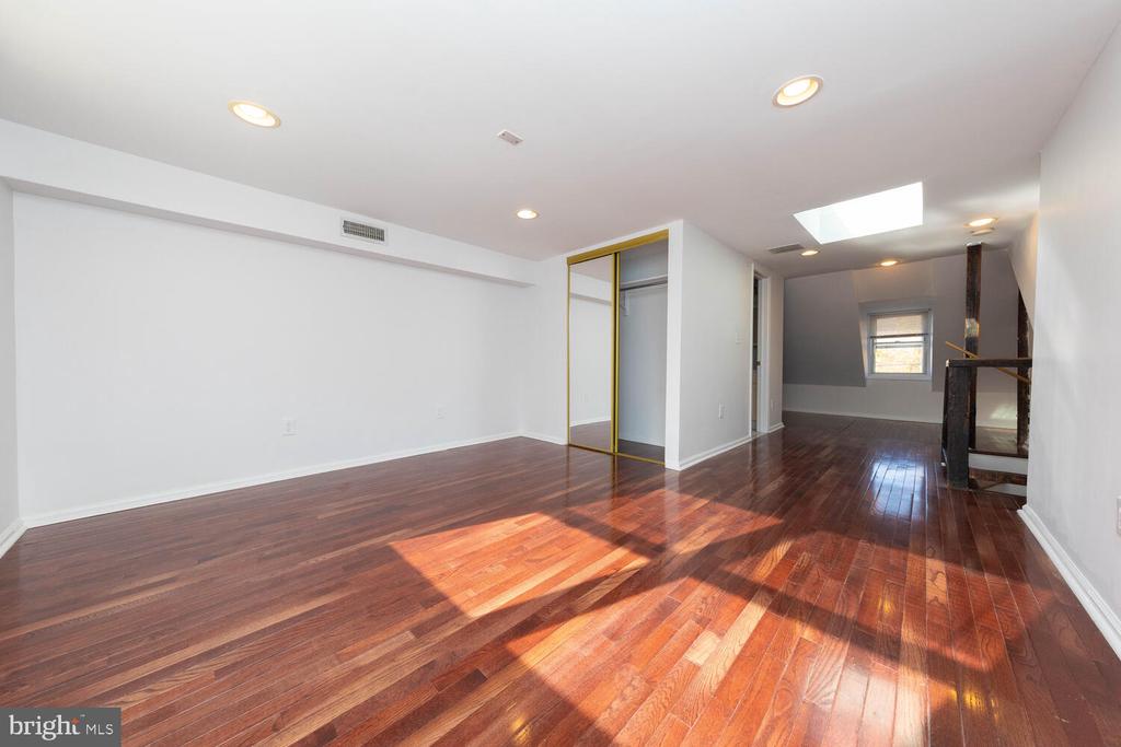 111 Pensdale St