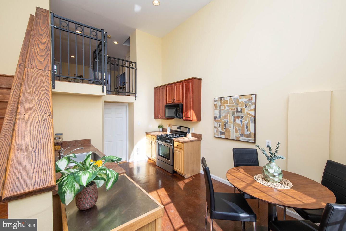 111 Pensdale St