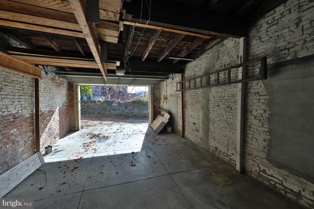 111 Pensdale St