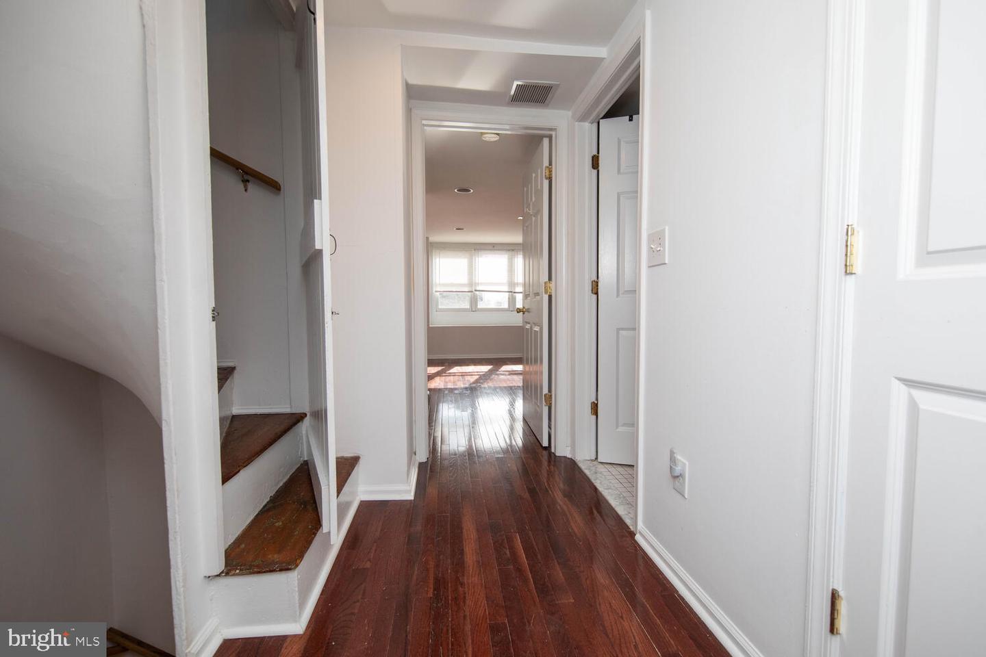 111 Pensdale St