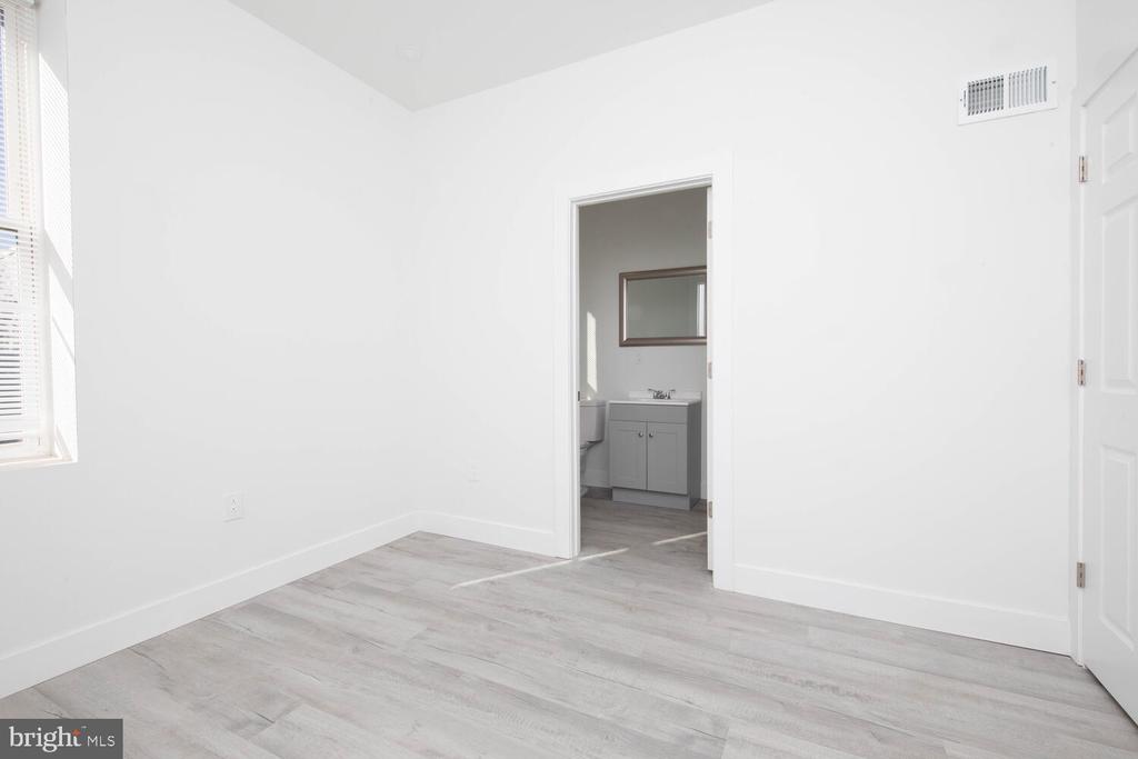 705 N 40TH ST #2ND FLOOR