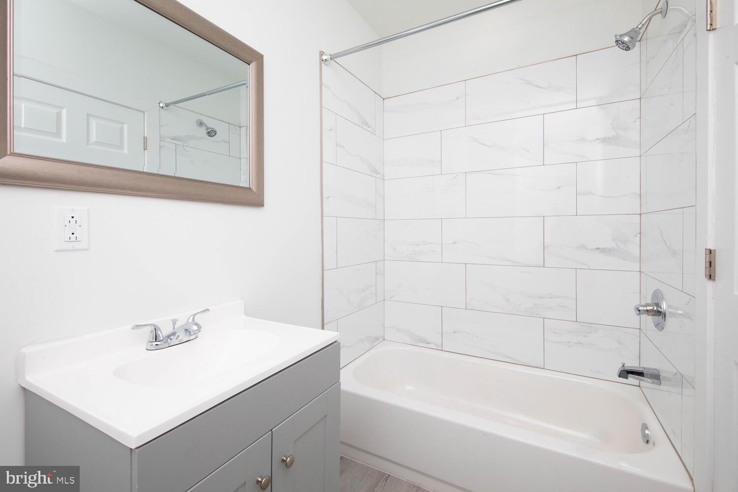 705 N 40TH ST #2ND FLOOR