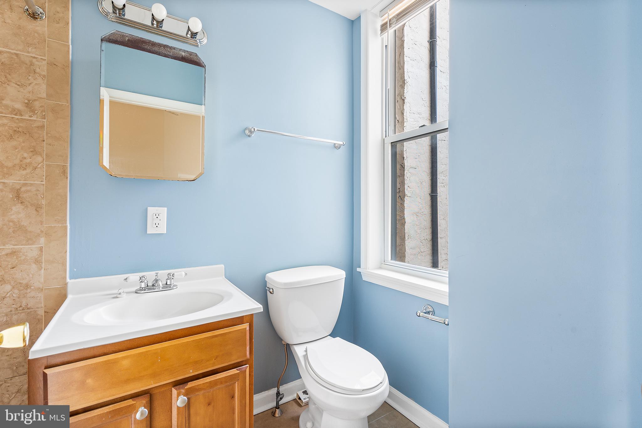 4613 WOODLAND AVE ##2