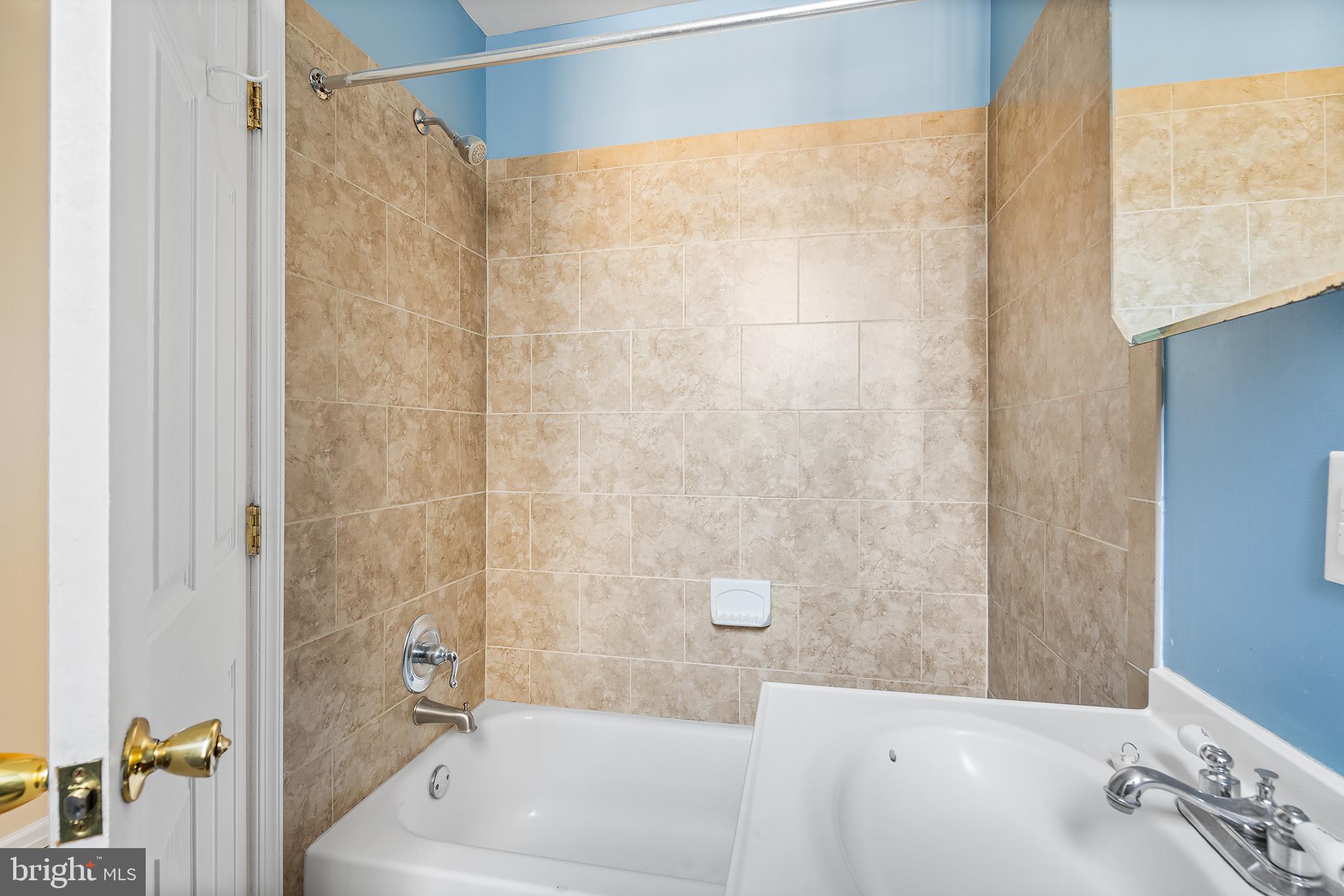 4613 WOODLAND AVE ##2