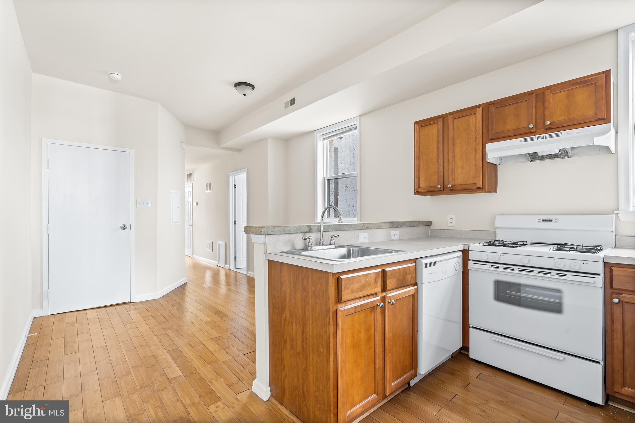4613 WOODLAND AVE ##2