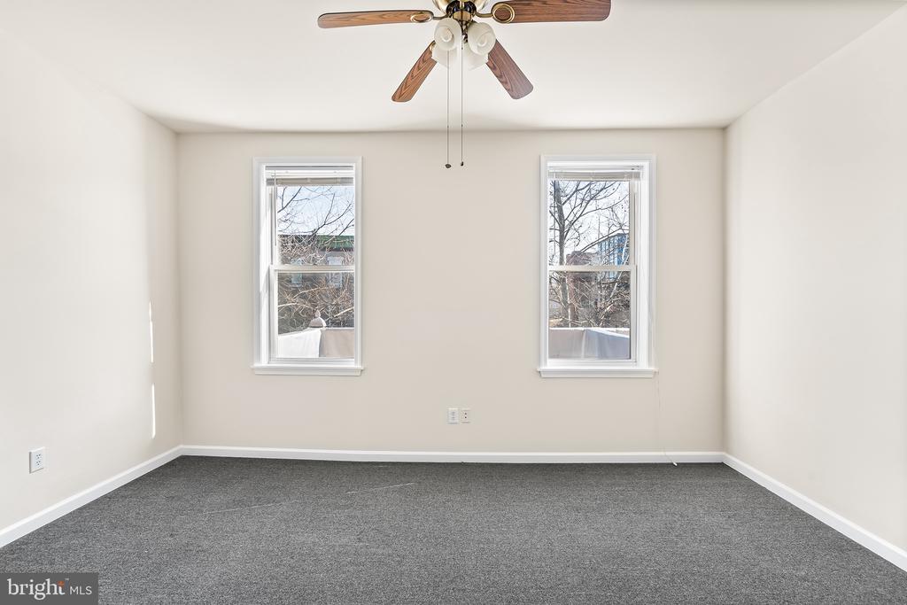4613 WOODLAND AVE ##2