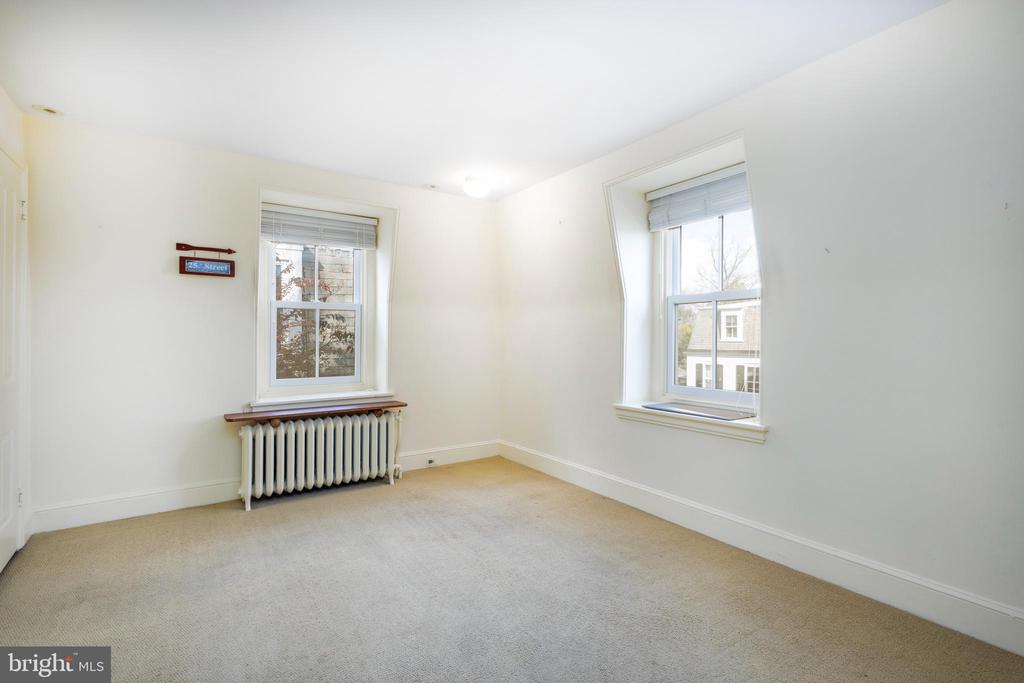 8618 Evergreen Pl