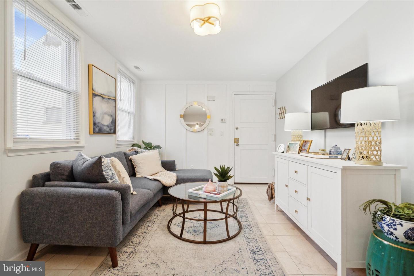 328 Queen St #2