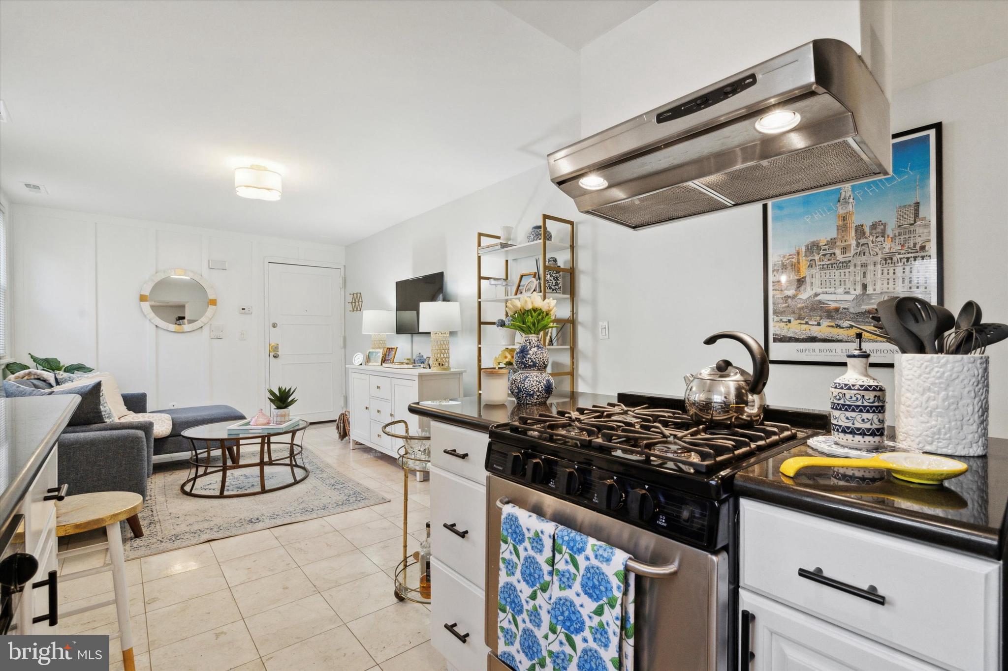 328 Queen St #2