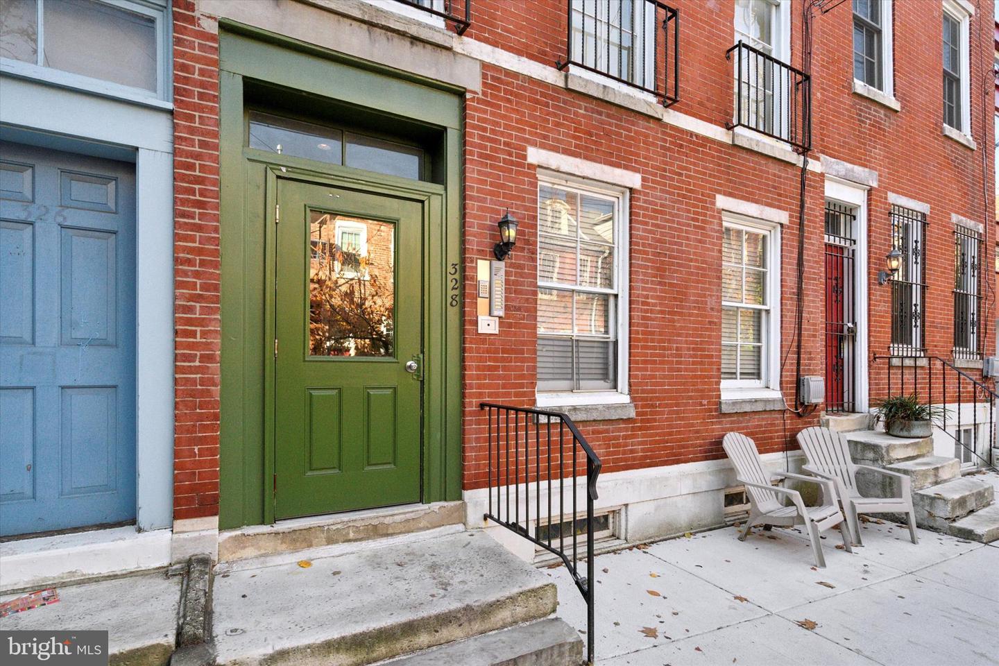 328 Queen St #2