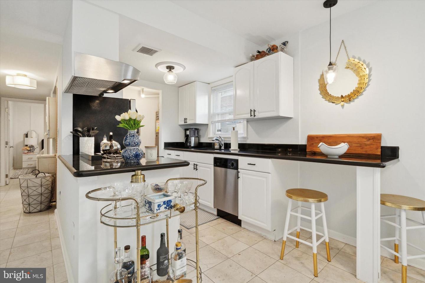 328 Queen St #2