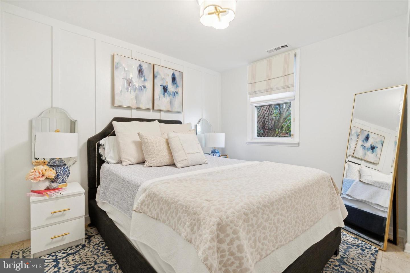 328 Queen St #2