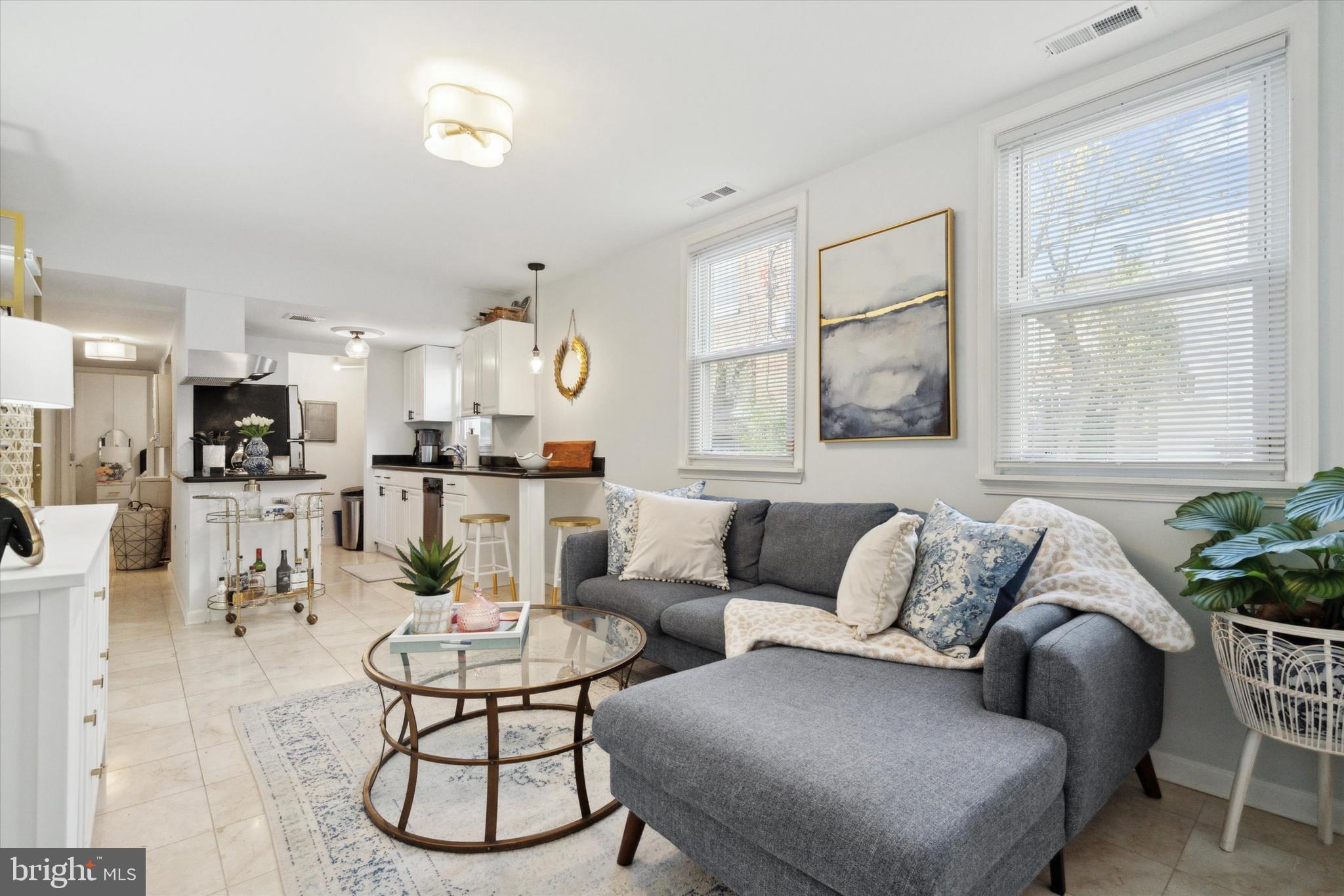 328 Queen St #2