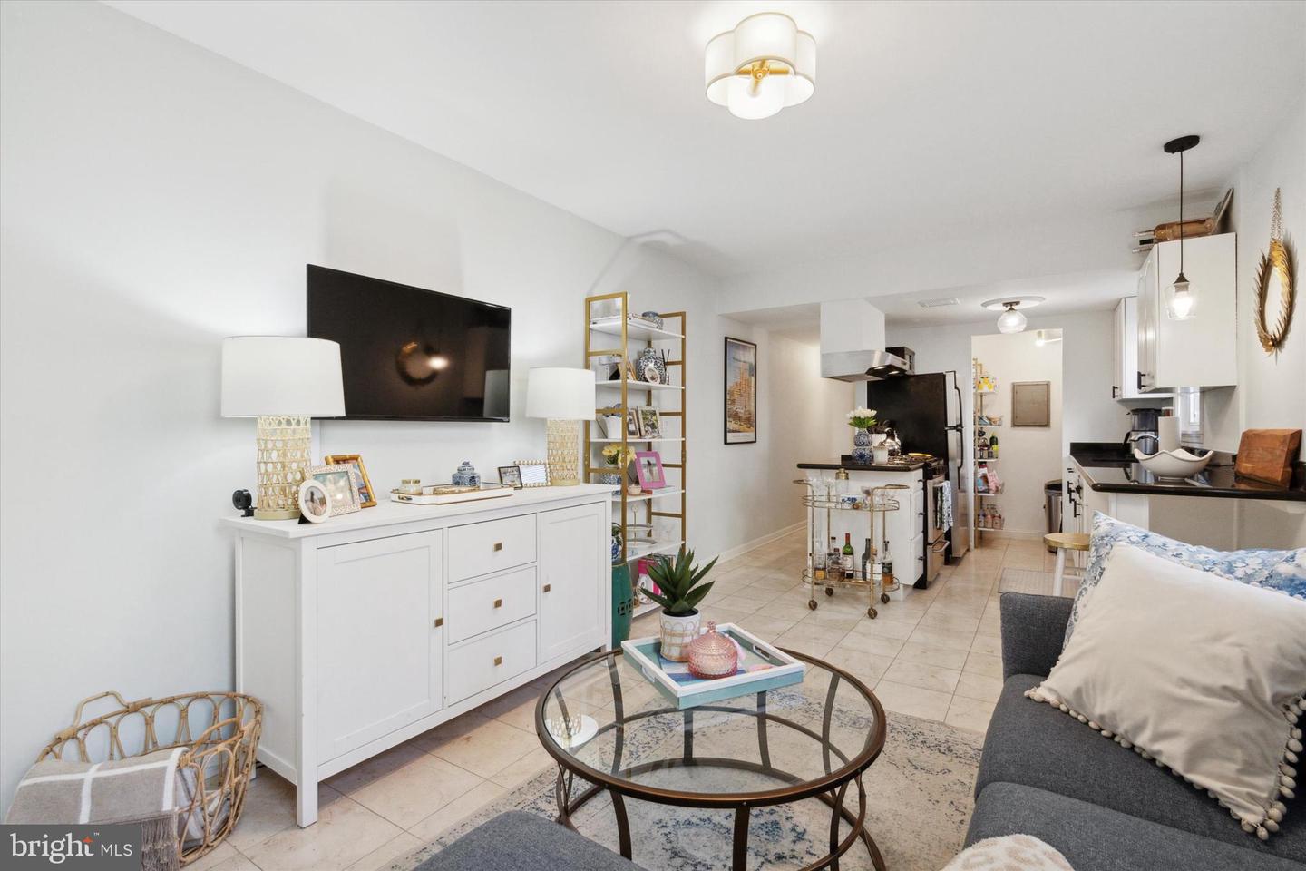 328 Queen St #2