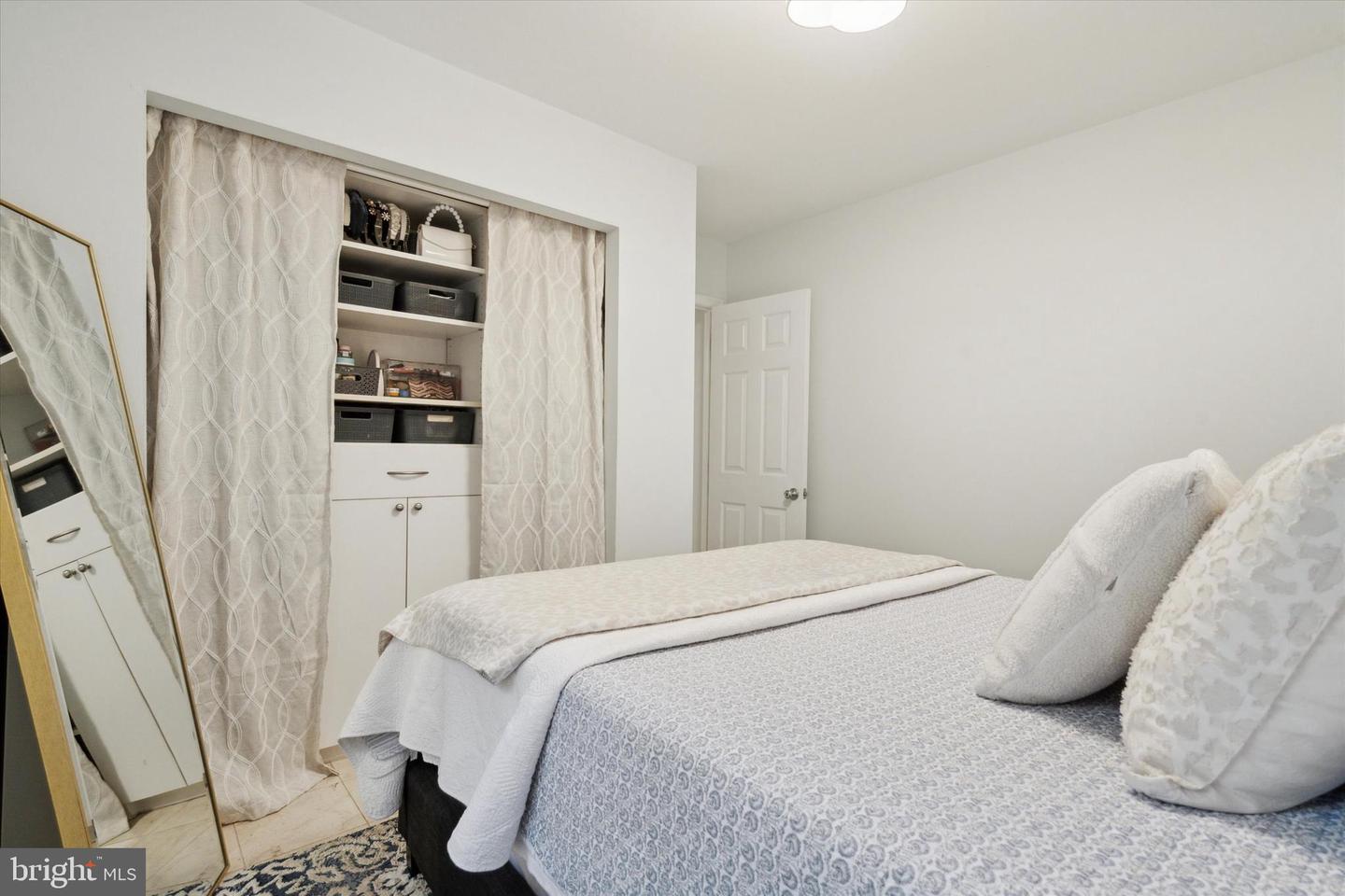328 Queen St #2