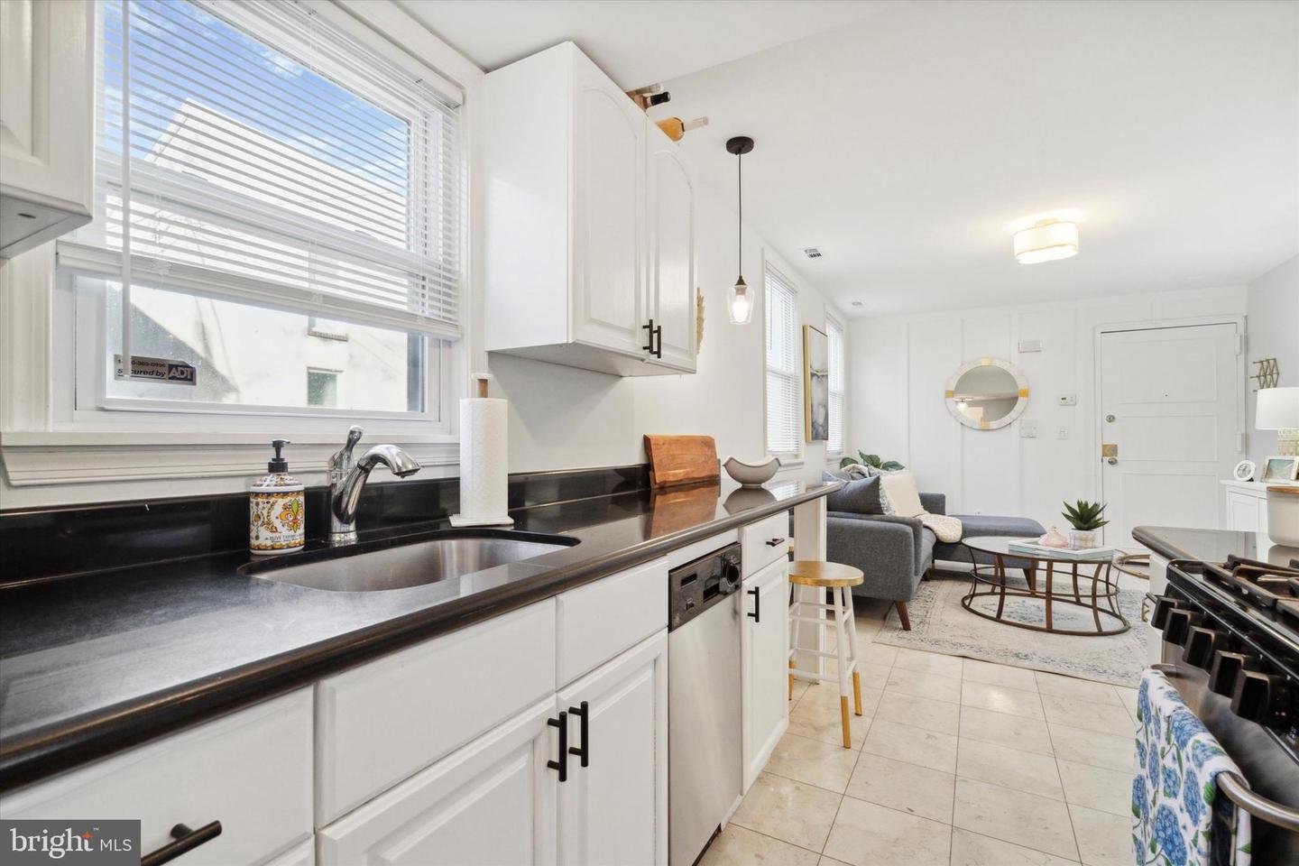 328 Queen St #2