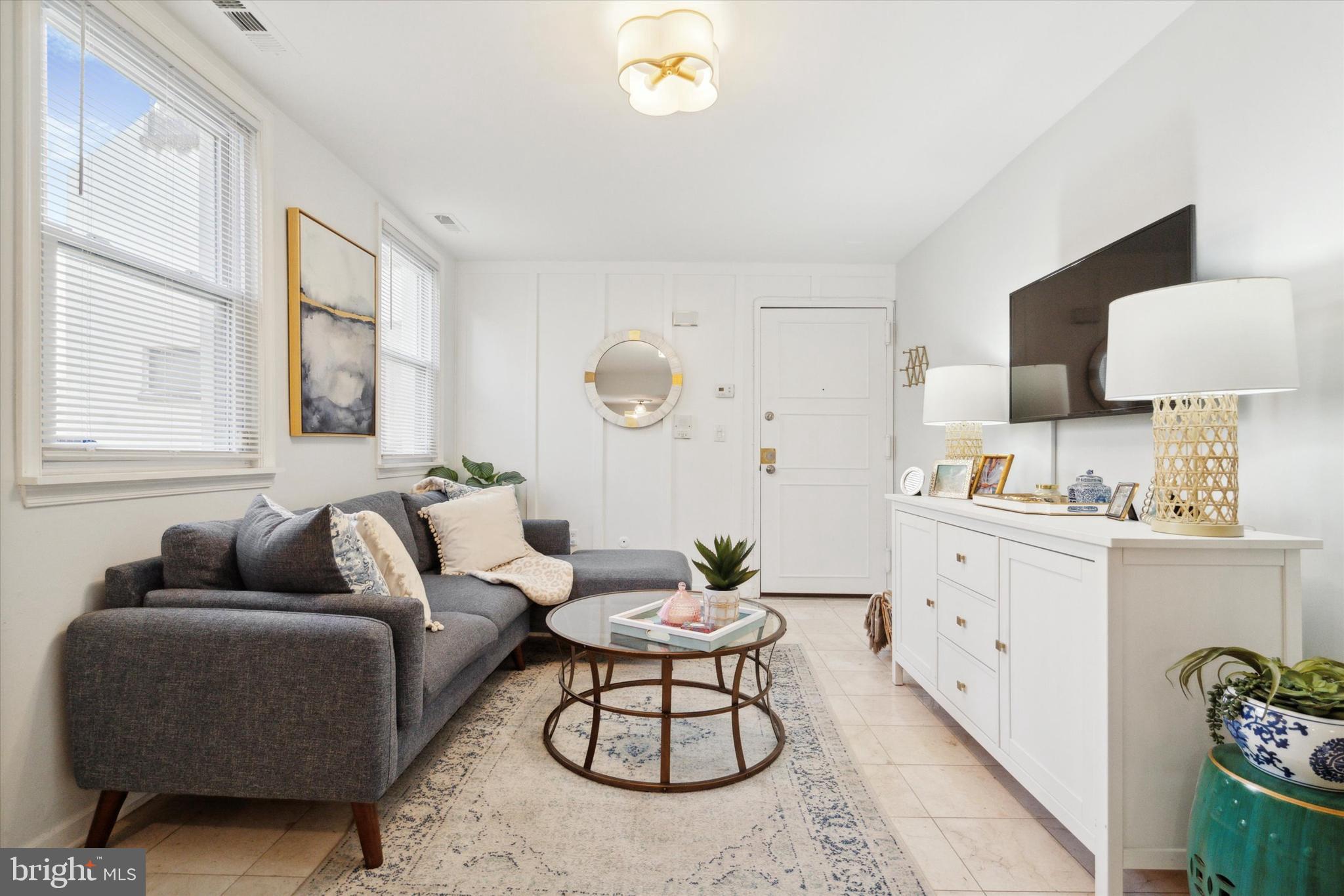 328 Queen St #2