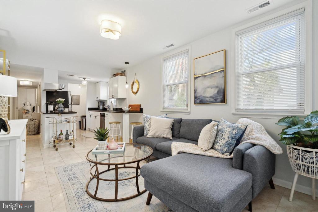 328 Queen St #2