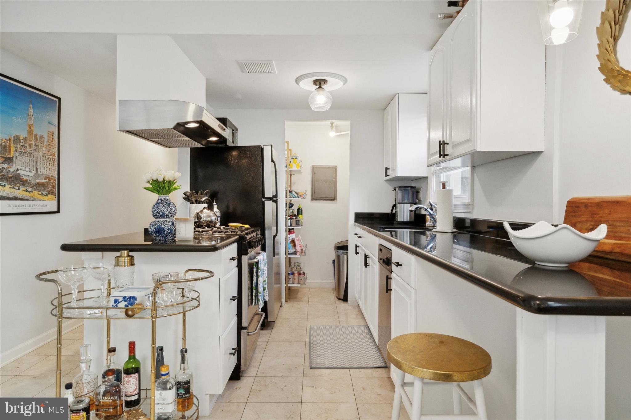 328 Queen St #2