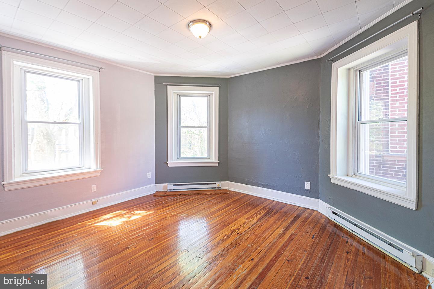 5049 SPRUCE ST #UNIT 2R