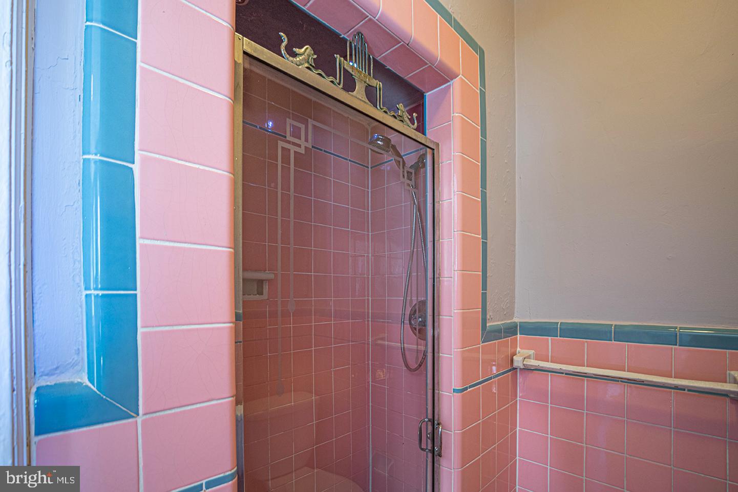 5049 SPRUCE ST #UNIT 2R