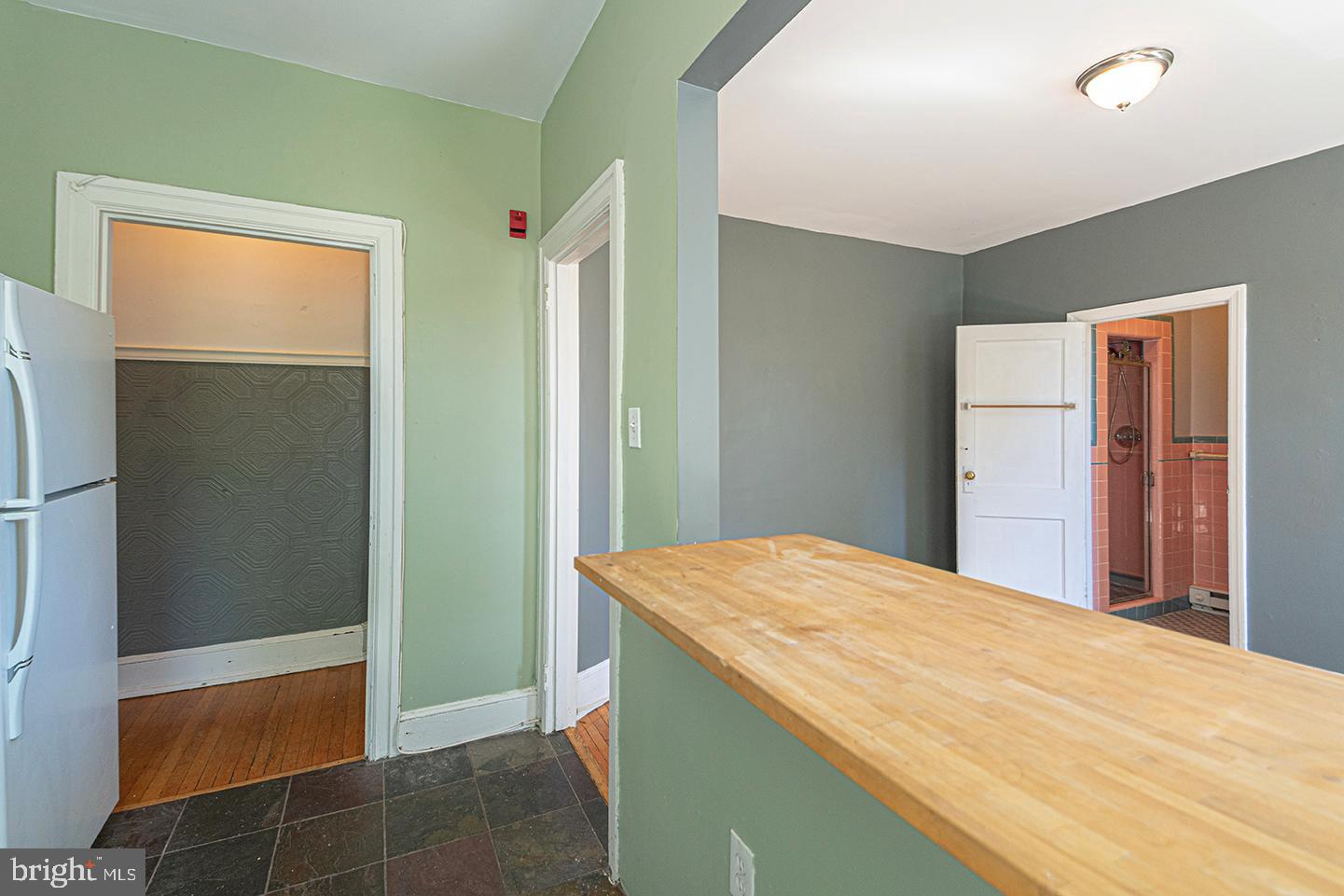 5049 SPRUCE ST #UNIT 2R