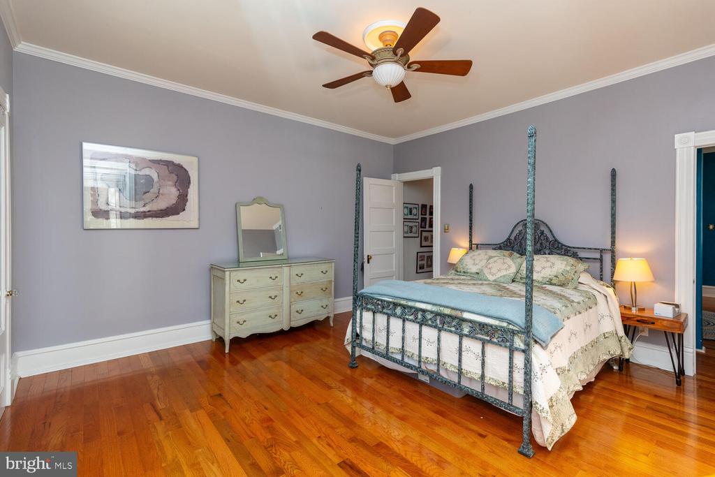 422 E Mount Airy Ave