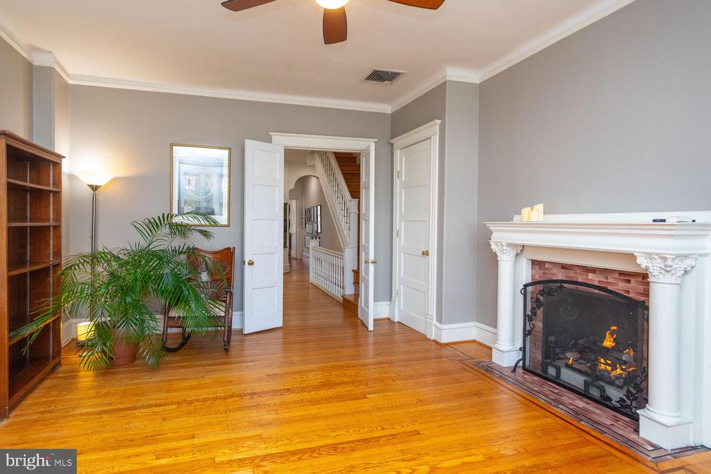422 E Mount Airy Ave