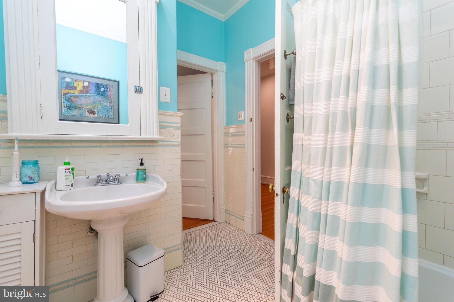 422 E Mount Airy Ave