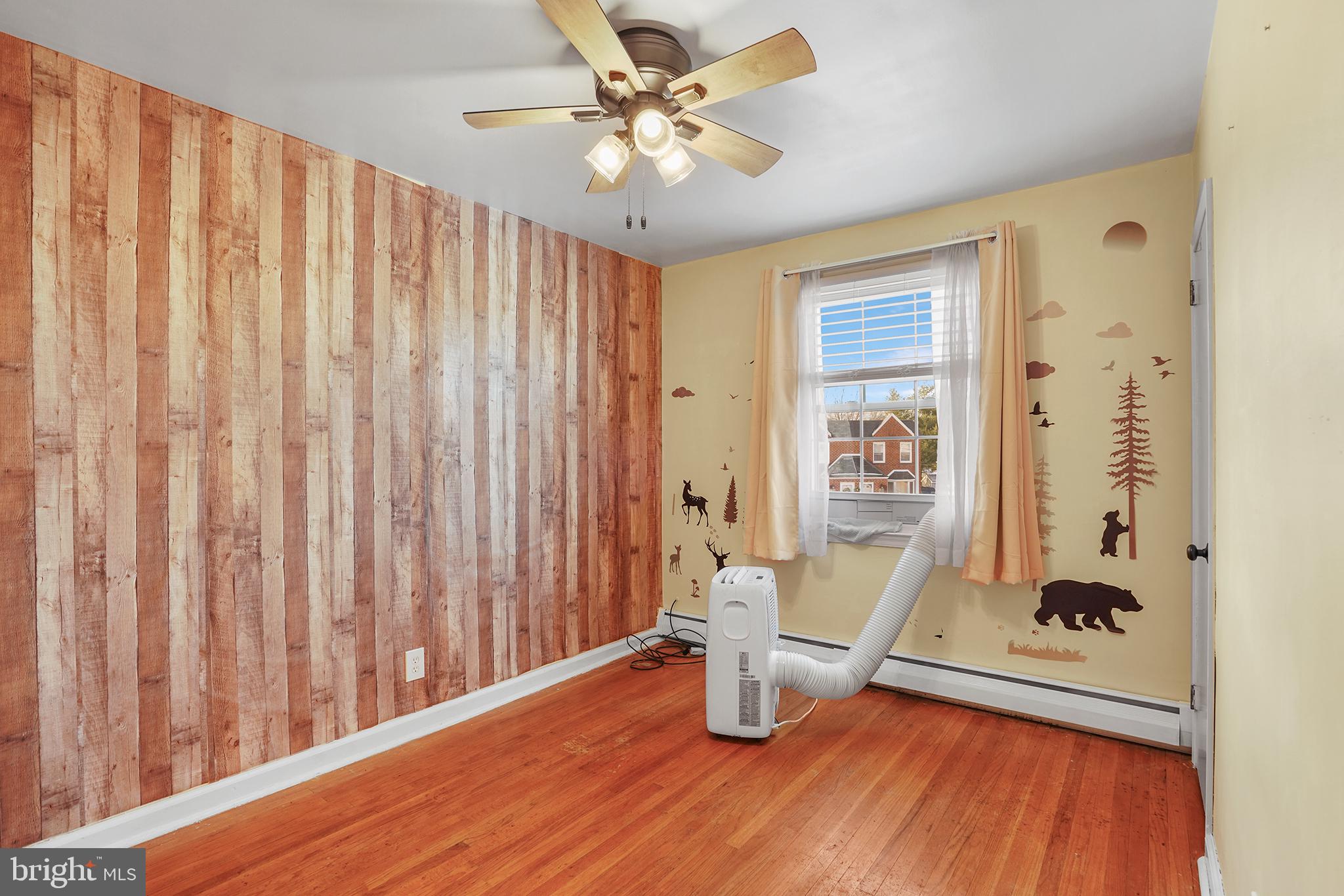 824 GLENN ST