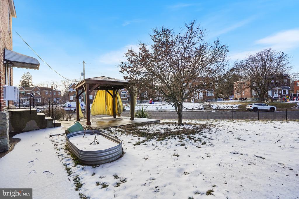 824 GLENN ST