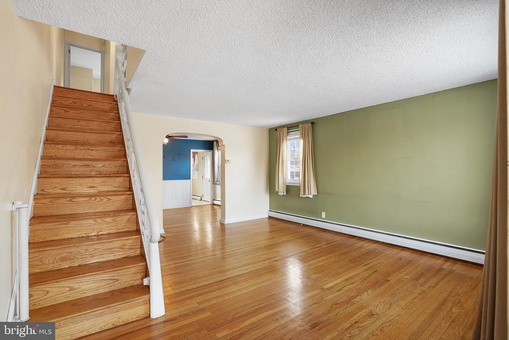 824 GLENN ST