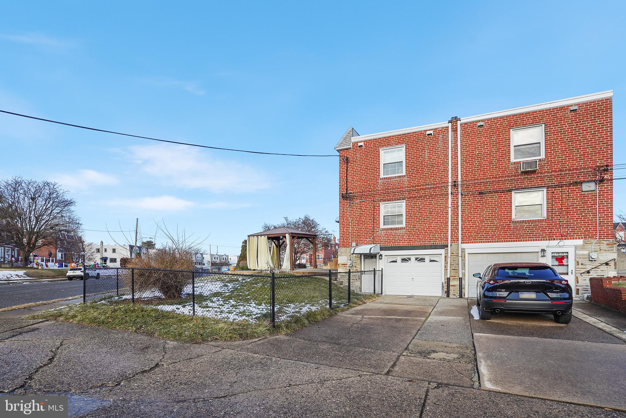 824 GLENN ST