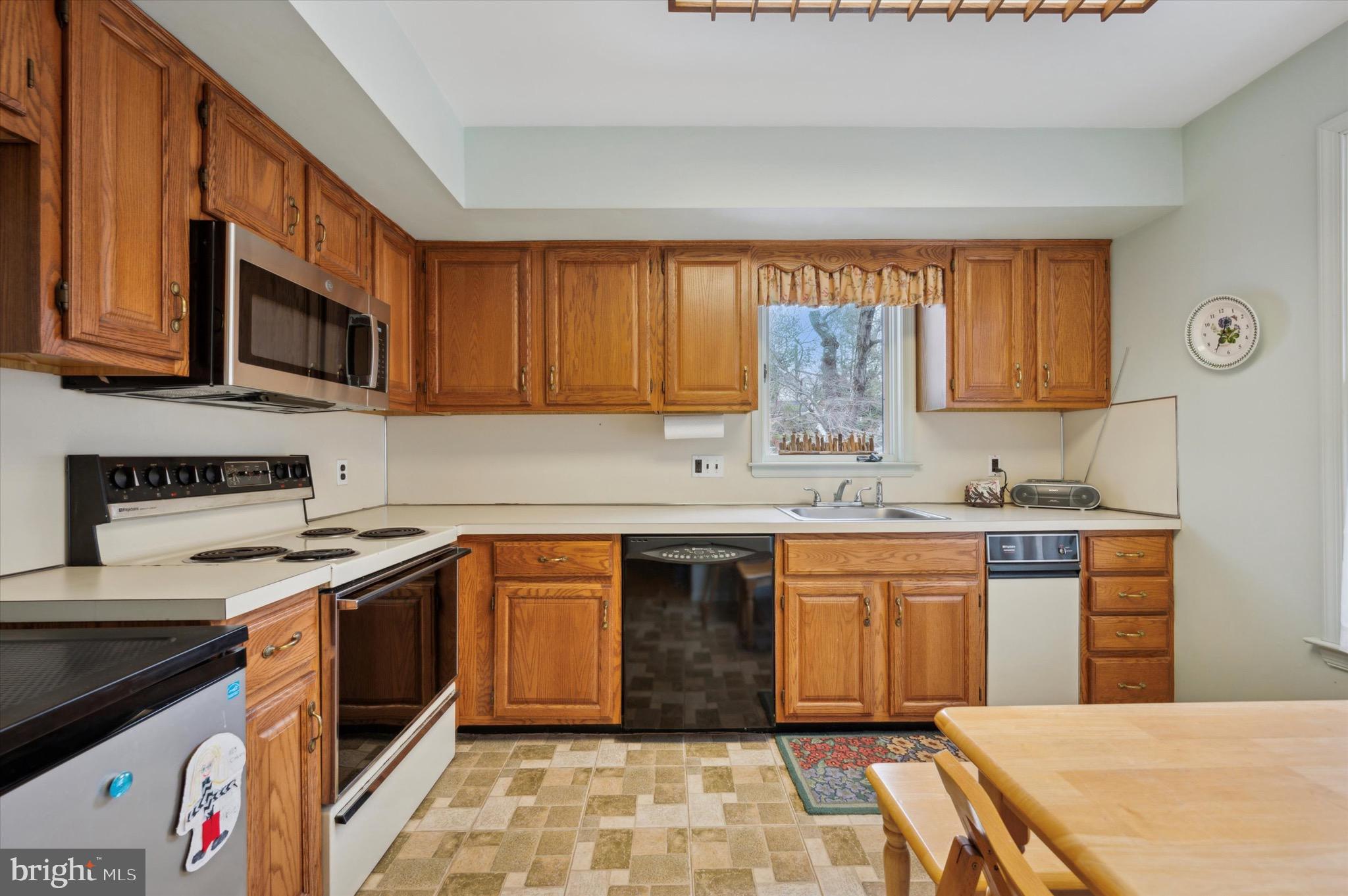 115 E Roumfort Rd #24