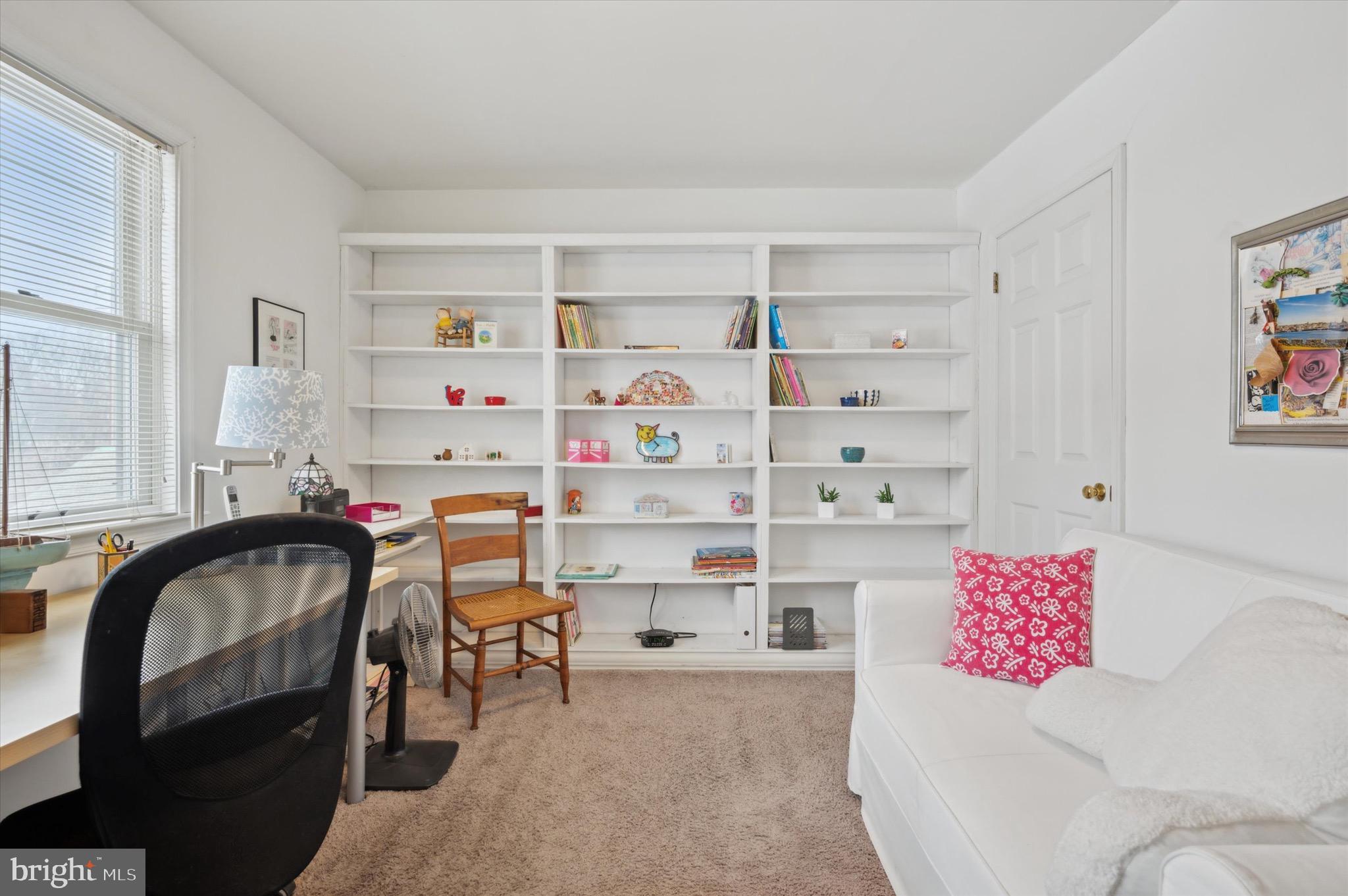 115 E Roumfort Rd #24