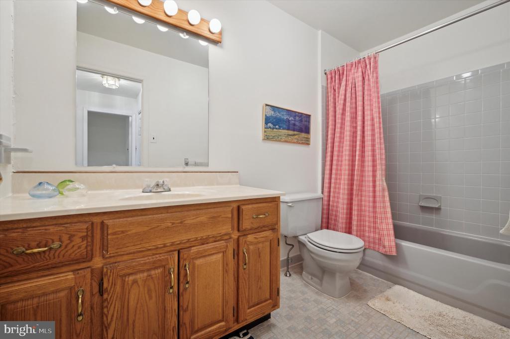 115 E Roumfort Rd #24