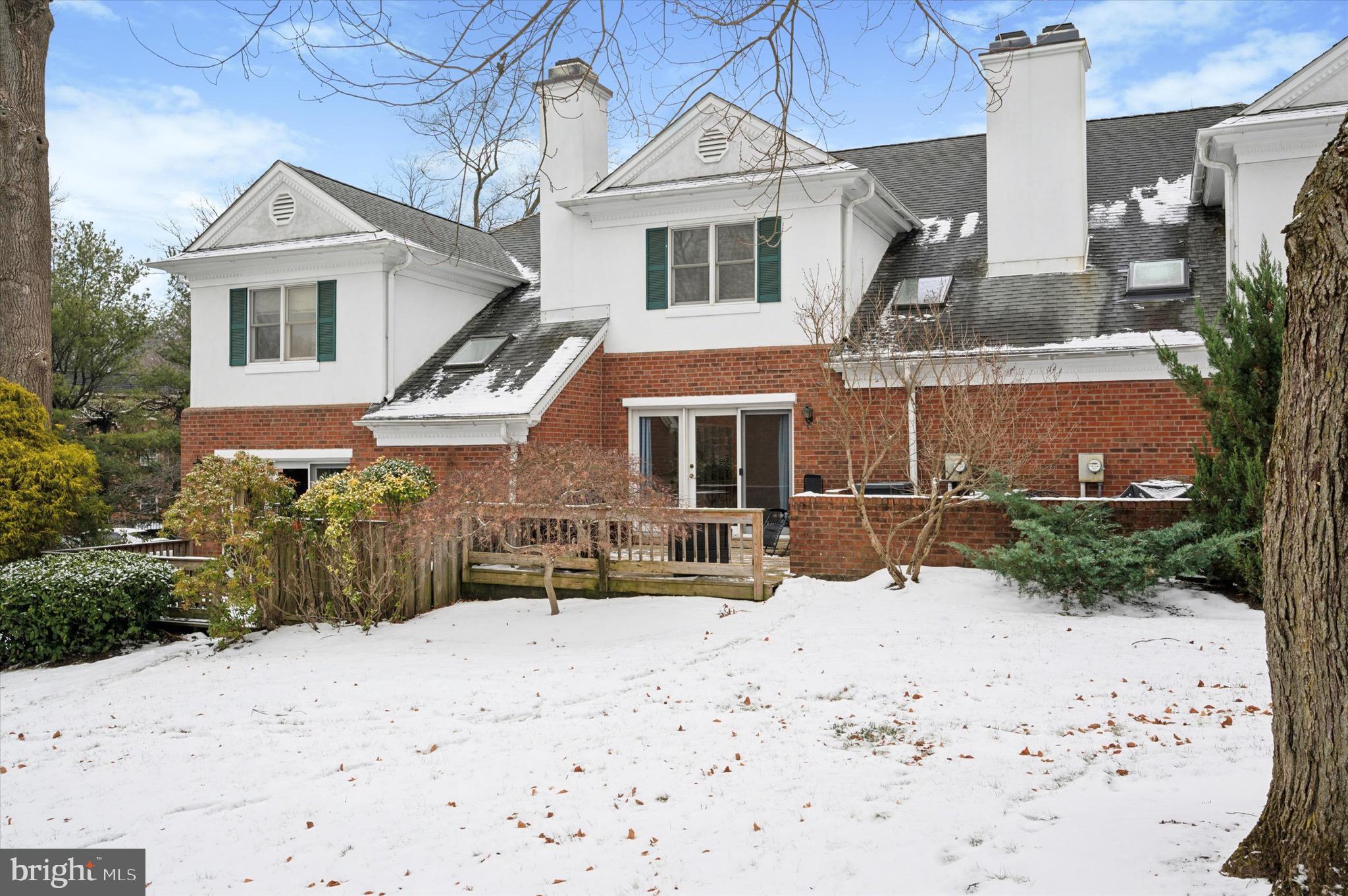 115 E Roumfort Rd #24