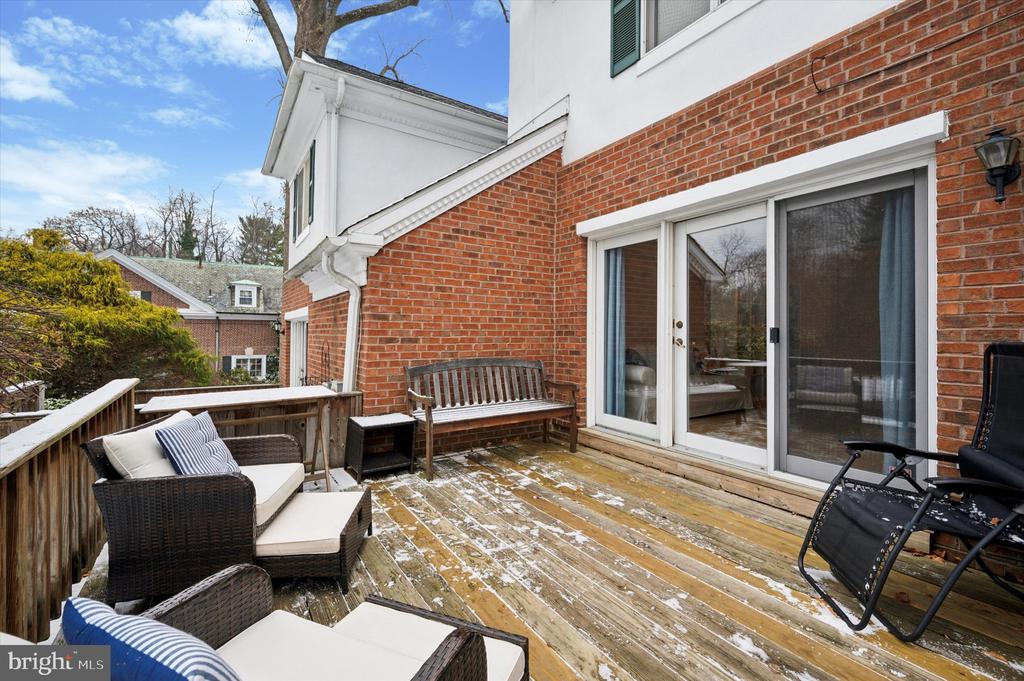 115 E Roumfort Rd #24