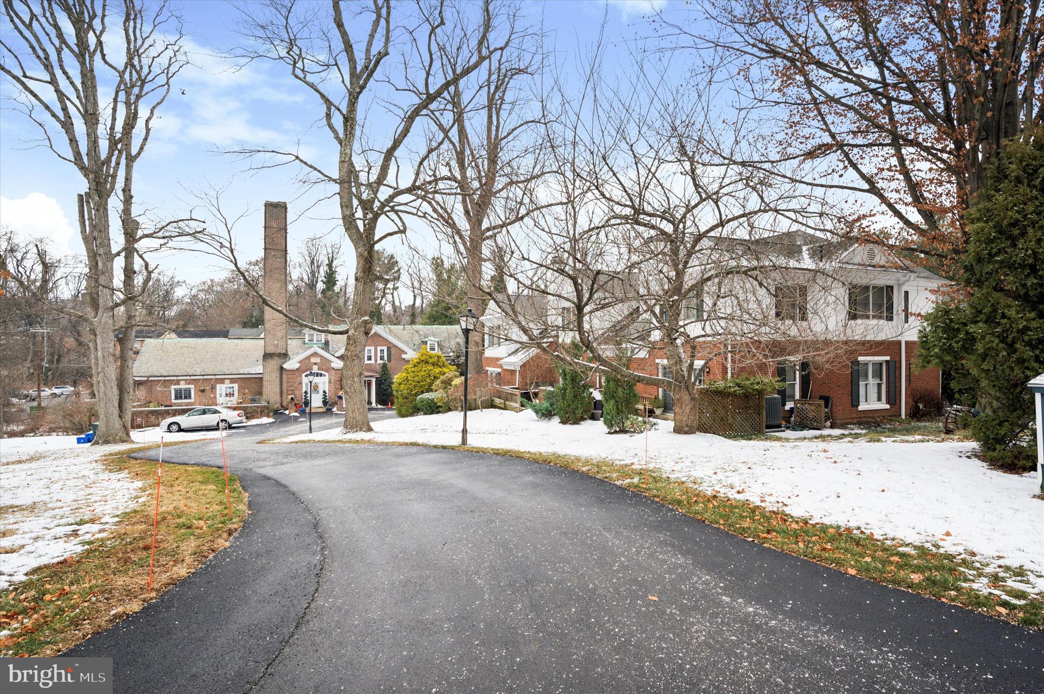 115 E Roumfort Rd #24