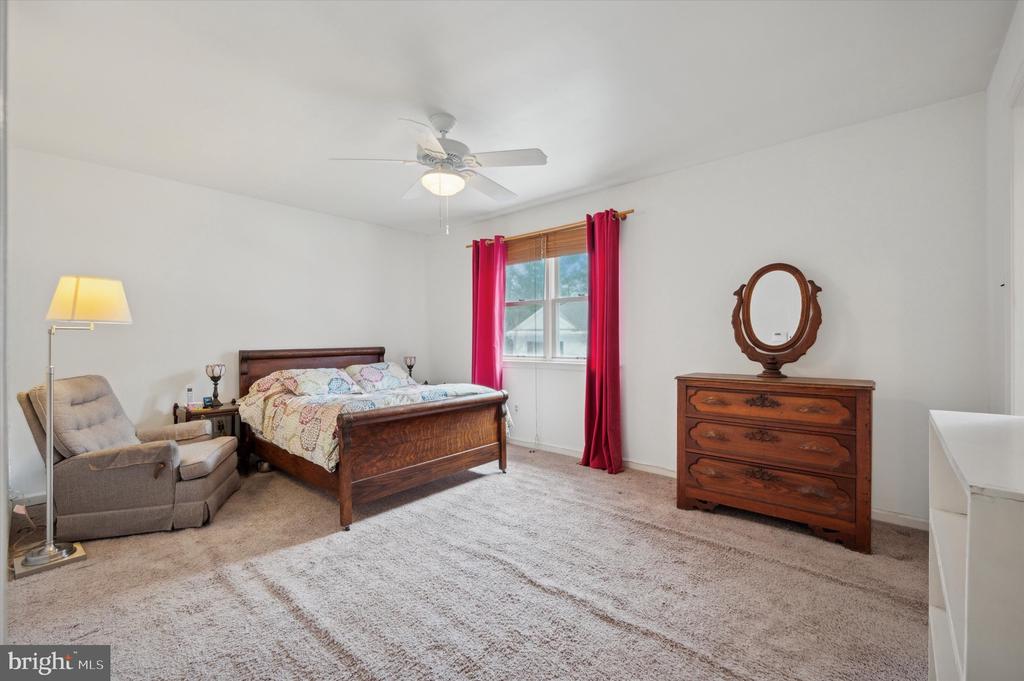 115 E Roumfort Rd #24