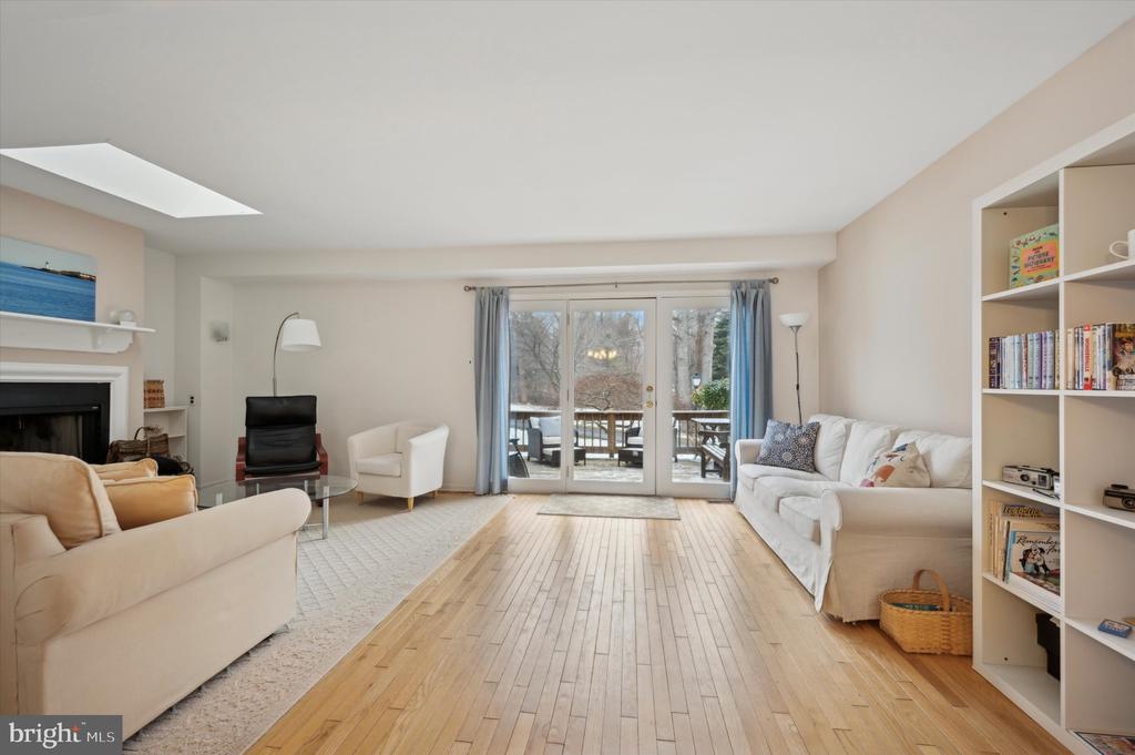115 E Roumfort Rd #24