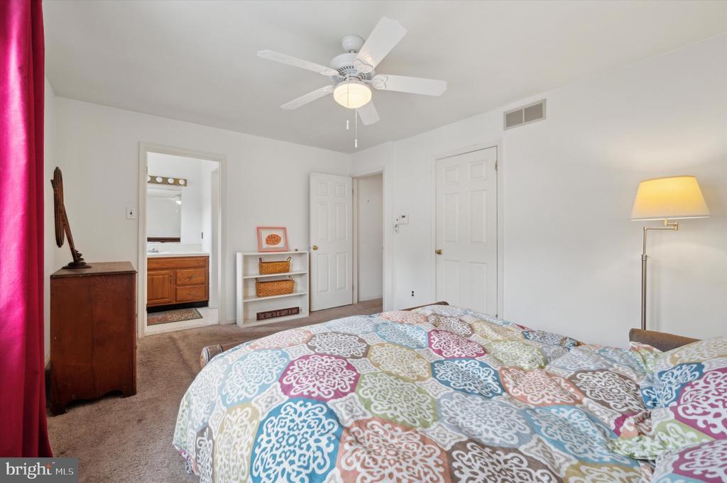 115 E Roumfort Rd #24