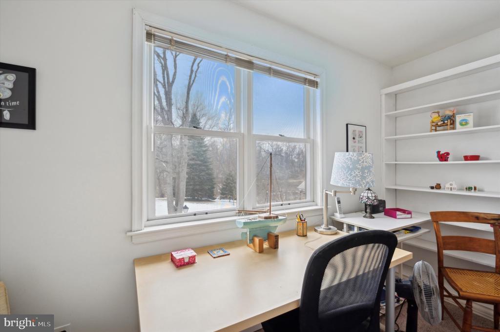 115 E Roumfort Rd #24