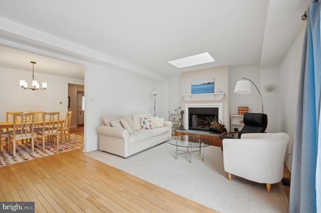 115 E Roumfort Rd #24