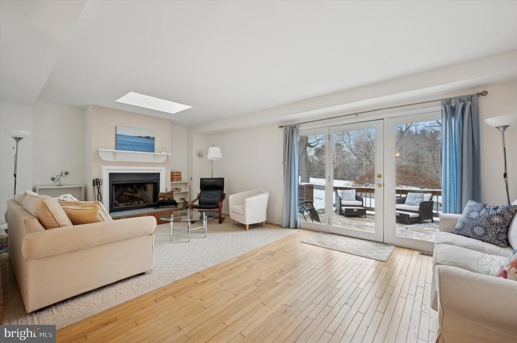115 E Roumfort Rd #24