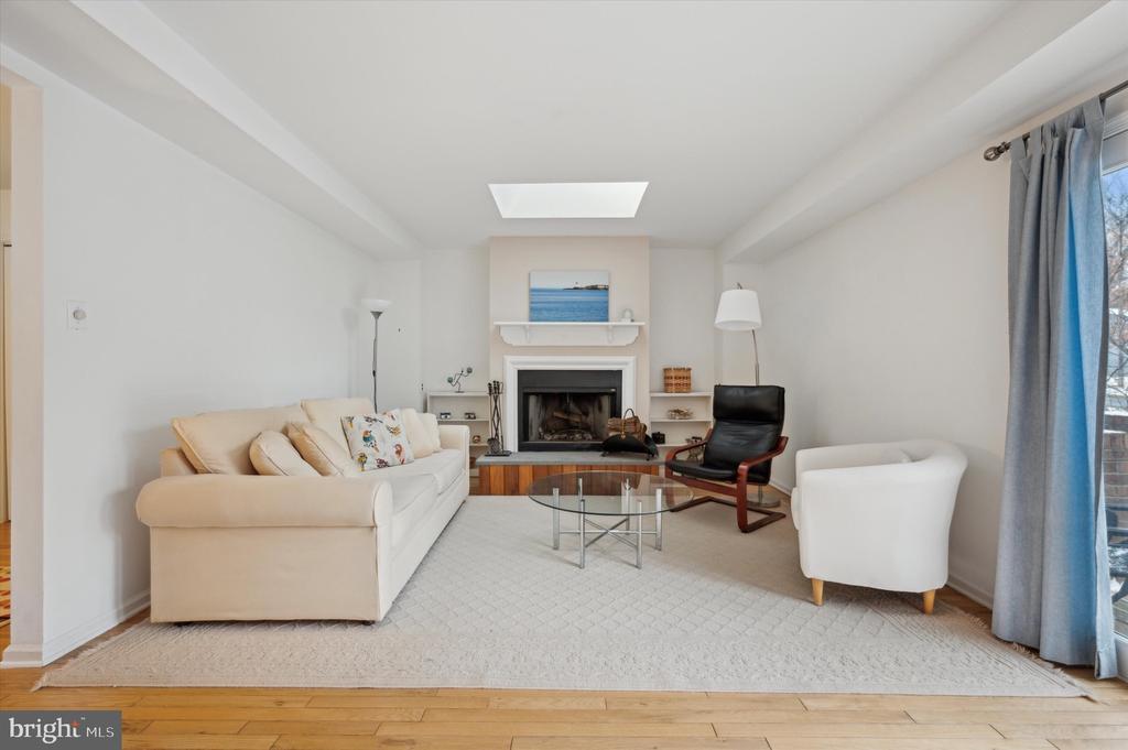 115 E Roumfort Rd #24