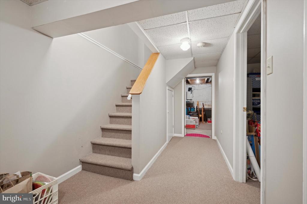 115 E Roumfort Rd #24