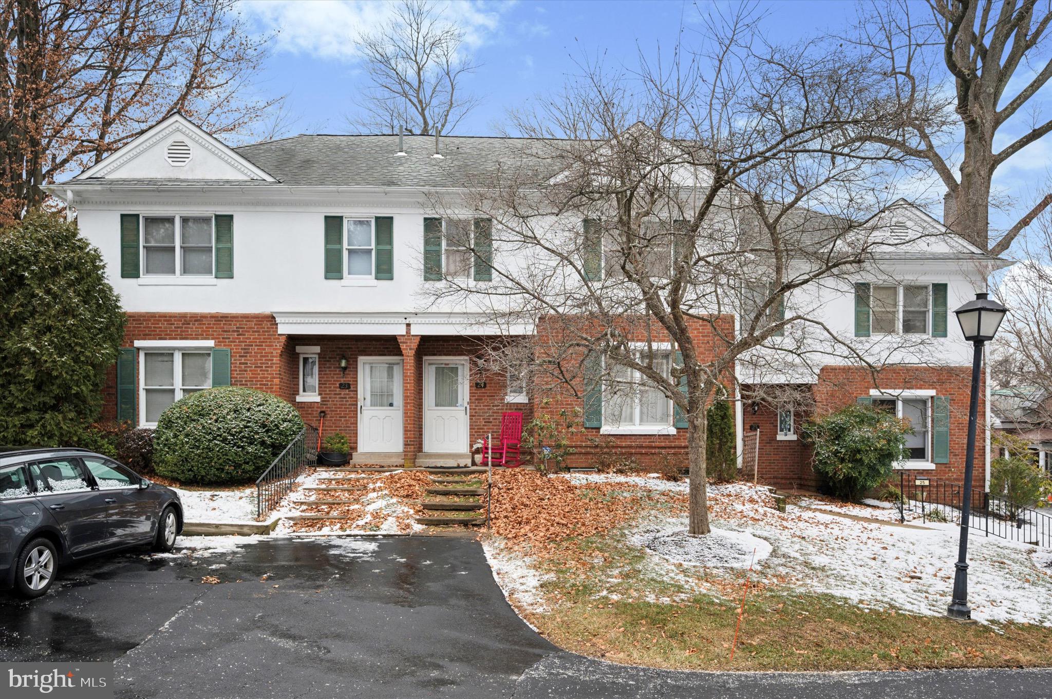 115 E Roumfort Rd #24